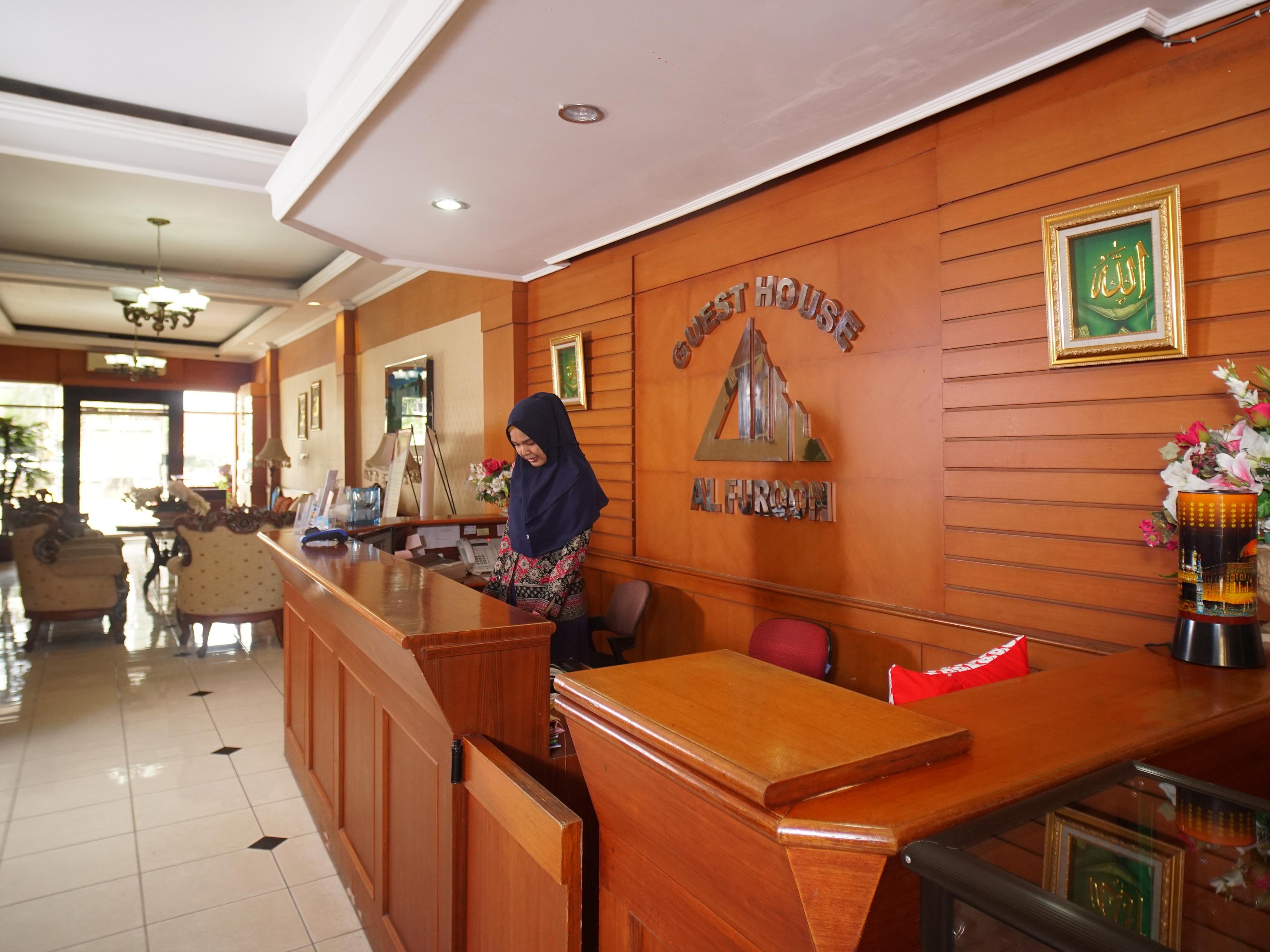 Capital O 142 Hotel Al Furqon Syariah Palimbão Exterior foto