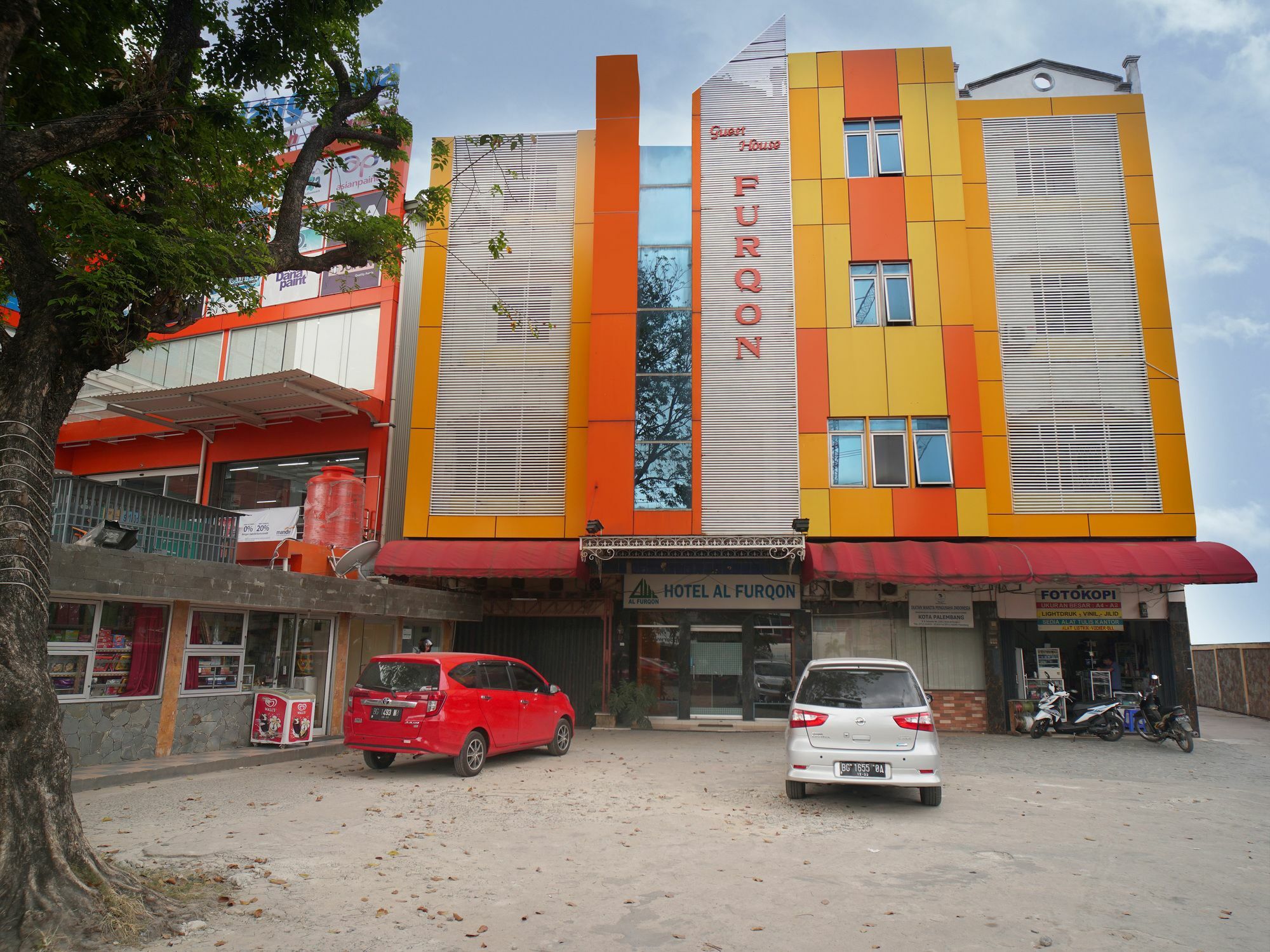 Capital O 142 Hotel Al Furqon Syariah Palimbão Exterior foto